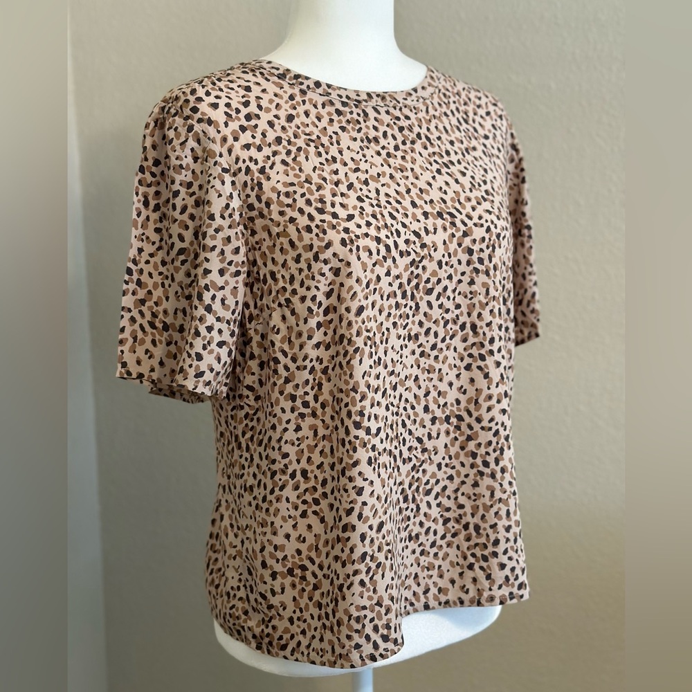 Abercrombie & Fitch Leopard Print Button Back Top Size Medium